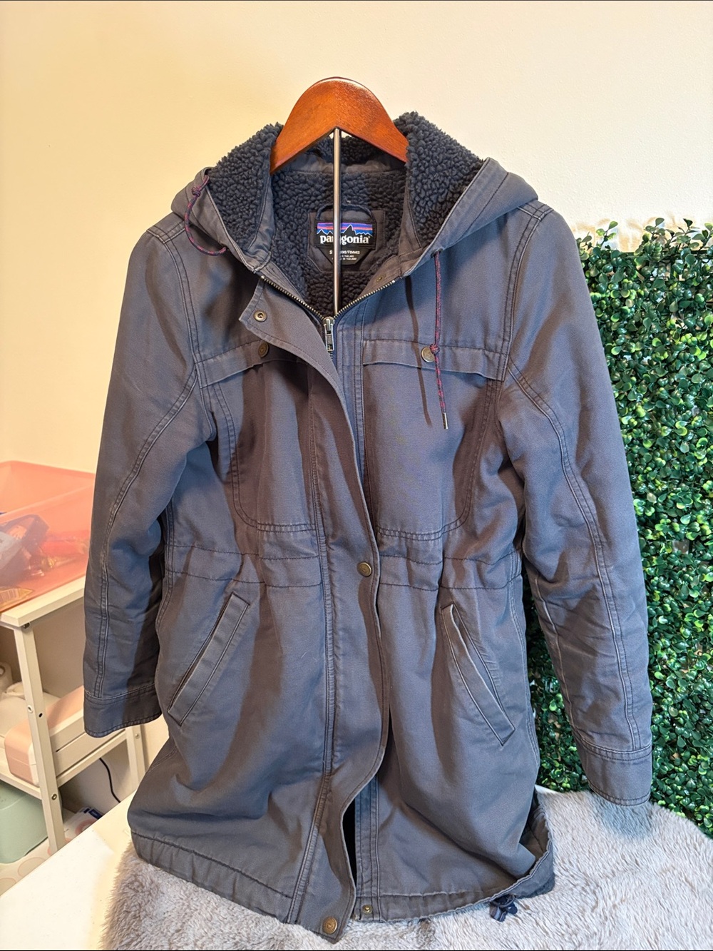 Patagonia Hooded Parka Jacket in Navy Size Small